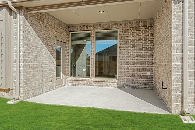 back of house featuring a lawn