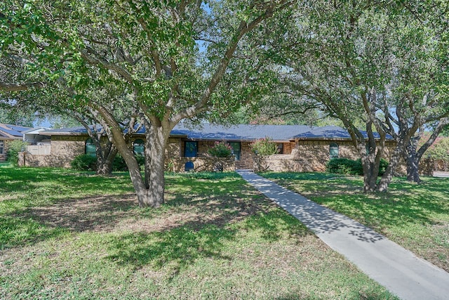 view of front of property with a front yard