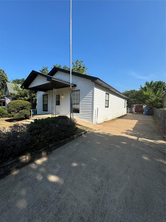 view of front of house featuring fence