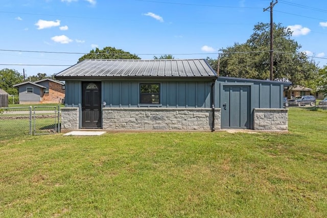 view of outbuilding featuring a lawn