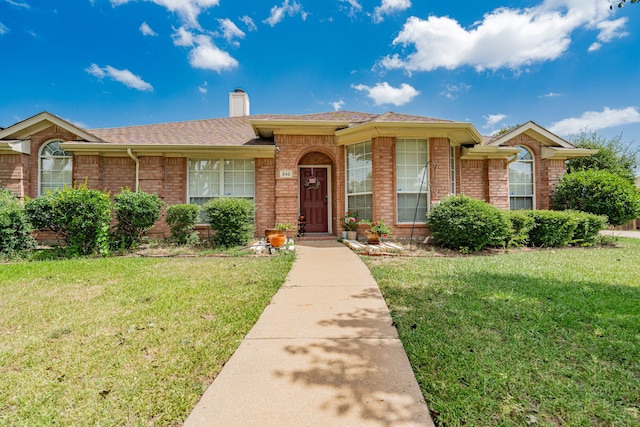 ranch-style house featuring a front yard