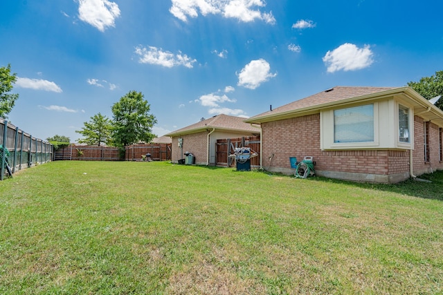 single story home featuring a front yard