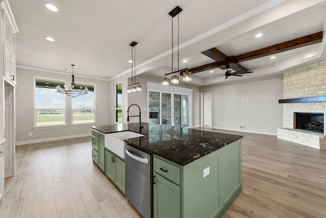 kitchen featuring dishwasher, sink, a kitchen island with sink, ceiling fan with notable chandelier, and light wood-type flooring