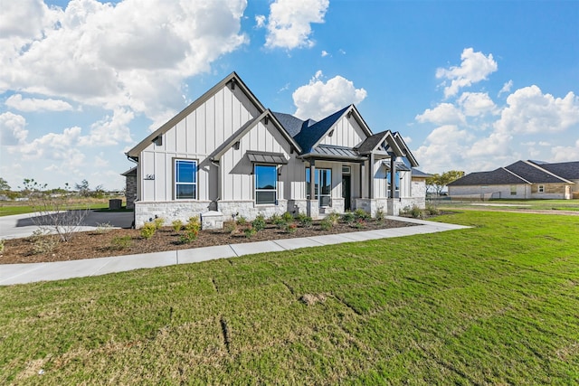 view of front of home with a front lawn