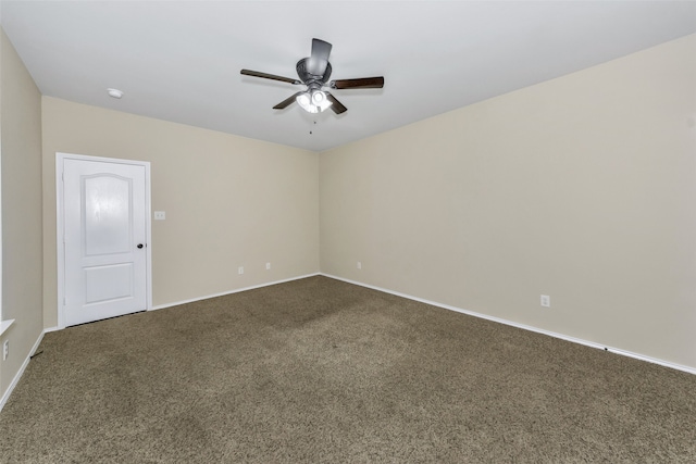 carpeted empty room featuring ceiling fan