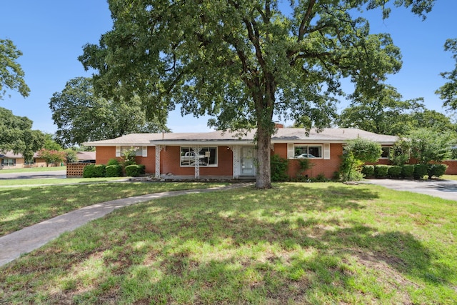 ranch-style home featuring a front yard