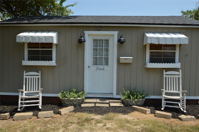 view of outbuilding