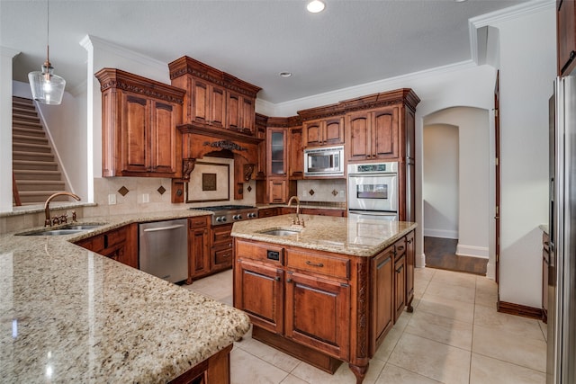 kitchen featuring stainless steel appliances, hanging light fixtures, sink, light hardwood / wood-style floors, and backsplash