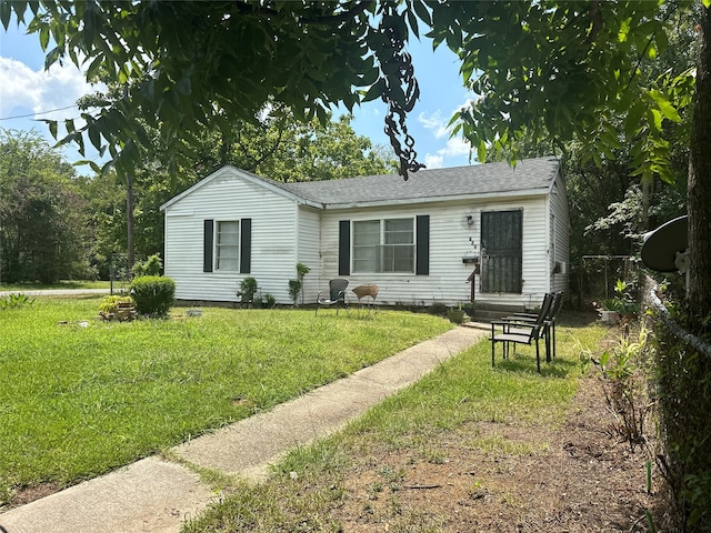 view of front of property with a front lawn