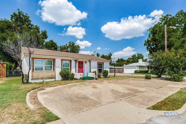 ranch-style home with a front yard