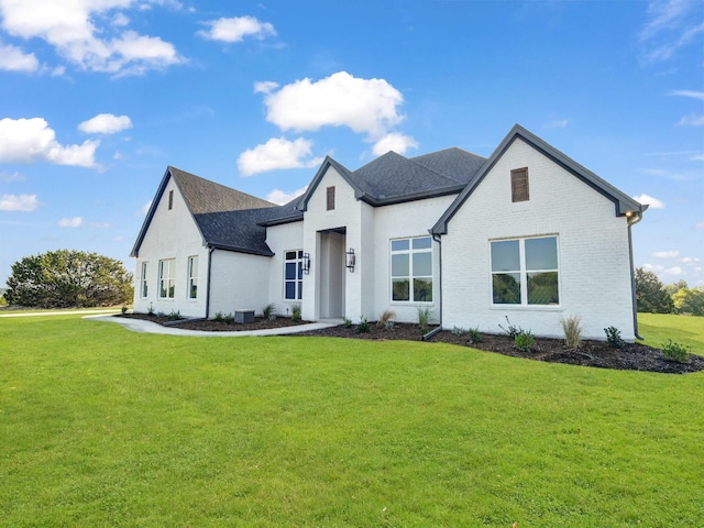 view of front of property with a front lawn