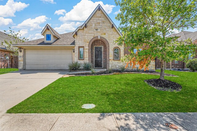 view of front facade with a garage and a front yard