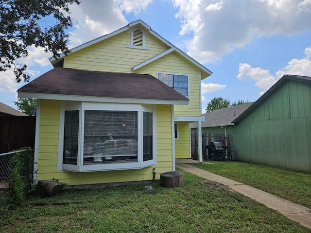 back of house featuring a lawn