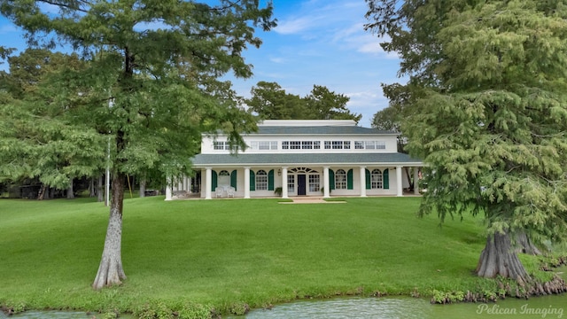 view of front of property with a front lawn