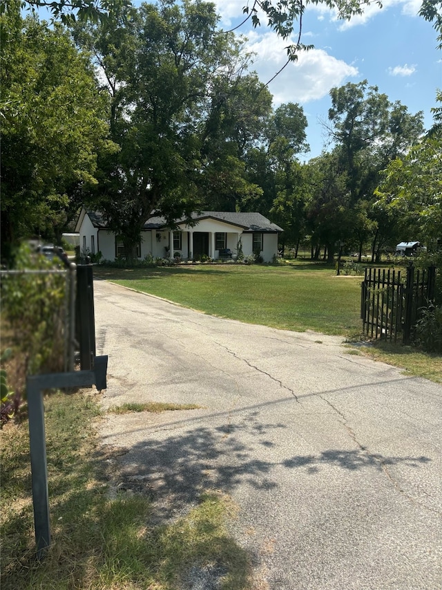 exterior space featuring a front yard