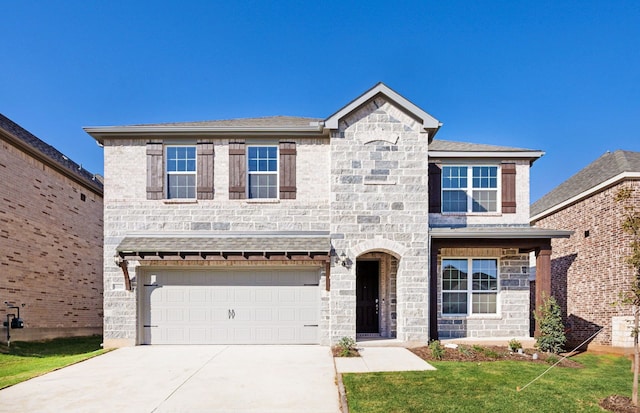 view of front of home featuring a front lawn and a garage