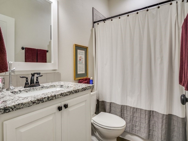 full bathroom with toilet, a shower with shower curtain, and vanity