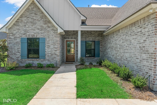 property entrance featuring a yard