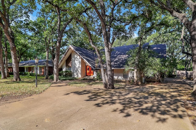 view of front of home with a front lawn