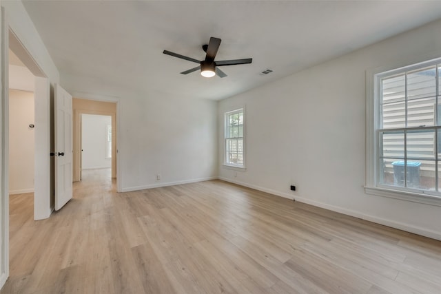 empty room featuring light hardwood / wood-style floors and ceiling fan