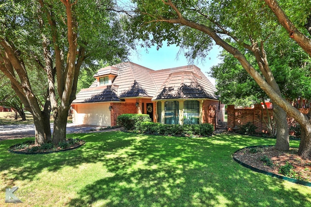 view of front of home with a front lawn