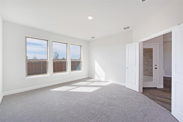 spare room featuring carpet flooring