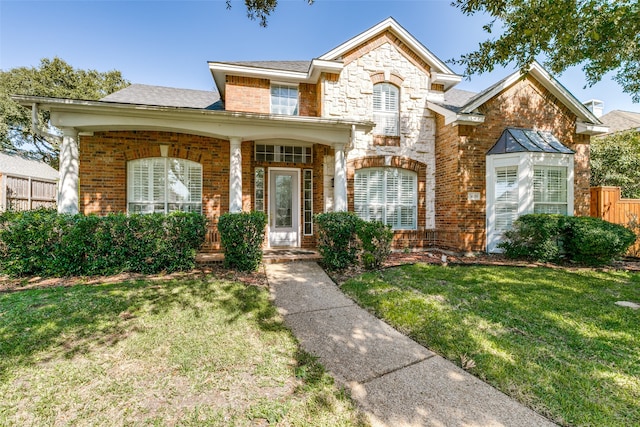 view of front of home featuring a front yard