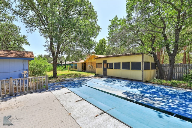 view of swimming pool