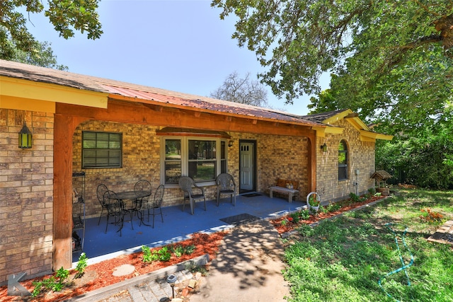 ranch-style house featuring a patio