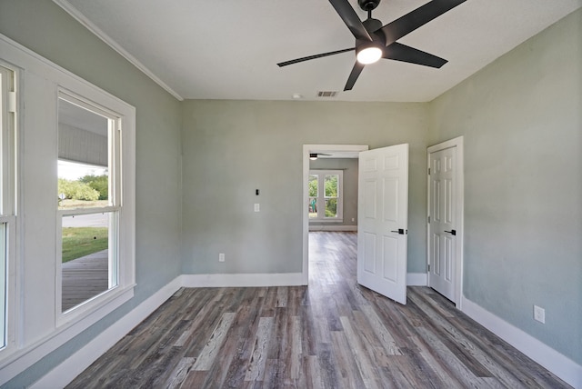 unfurnished room featuring dark wood-type flooring and ceiling fan