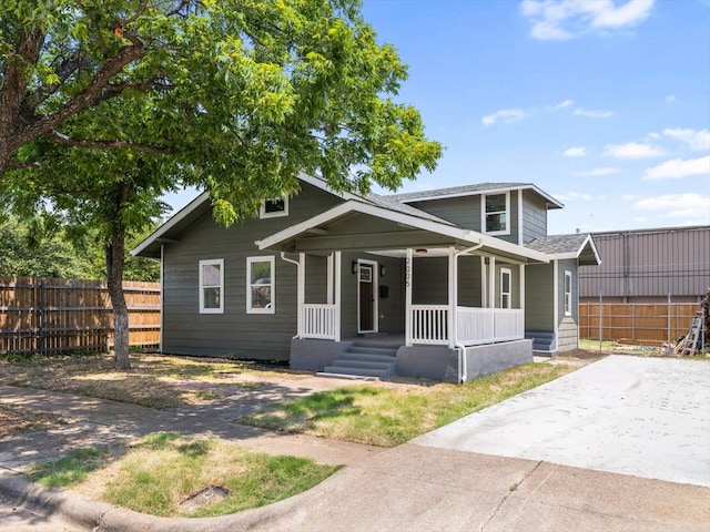 view of front of property featuring a porch