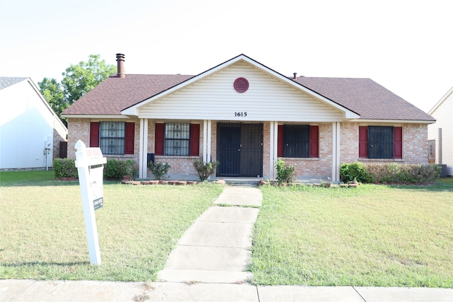 view of front facade with a porch and a front yard