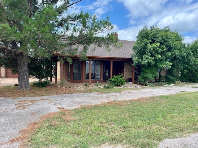 view of front of home with a front lawn