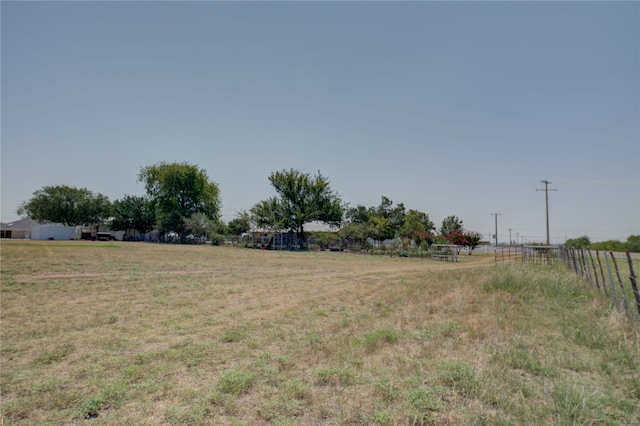 view of yard featuring a rural view