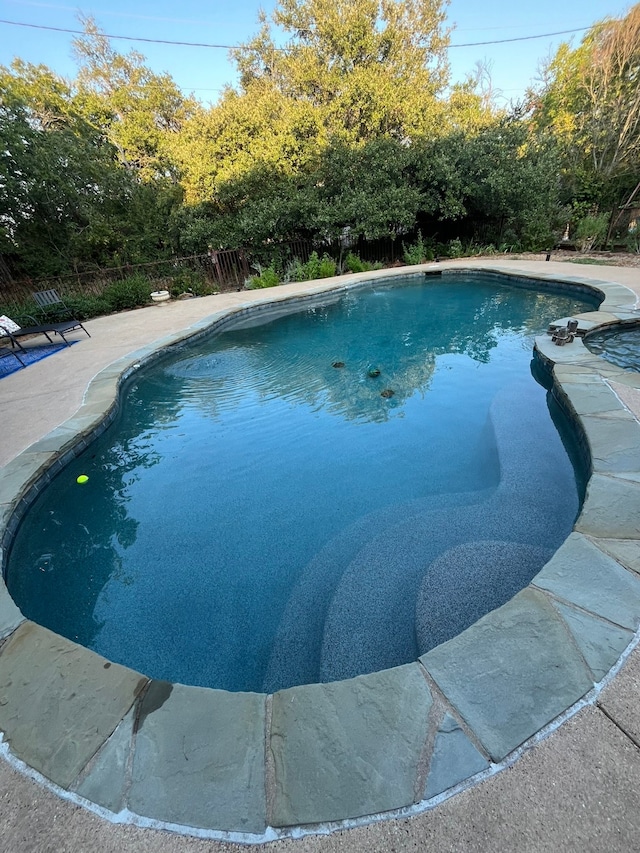 view of swimming pool