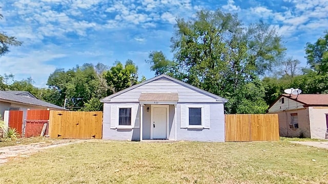 view of front facade with a front lawn