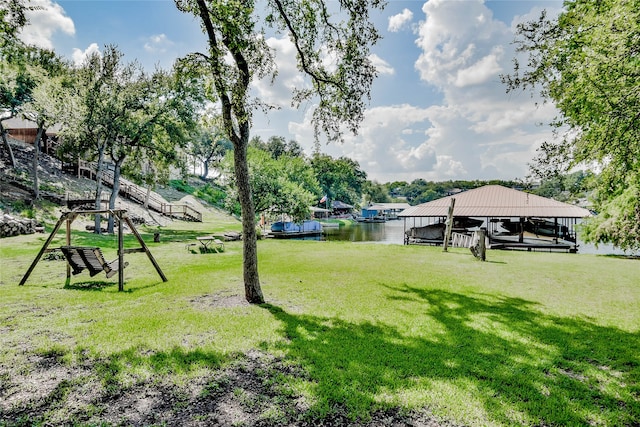 view of yard featuring a water view