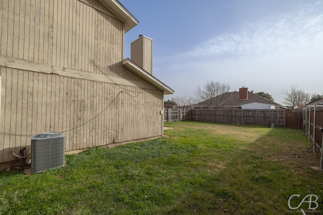 view of yard featuring central AC unit