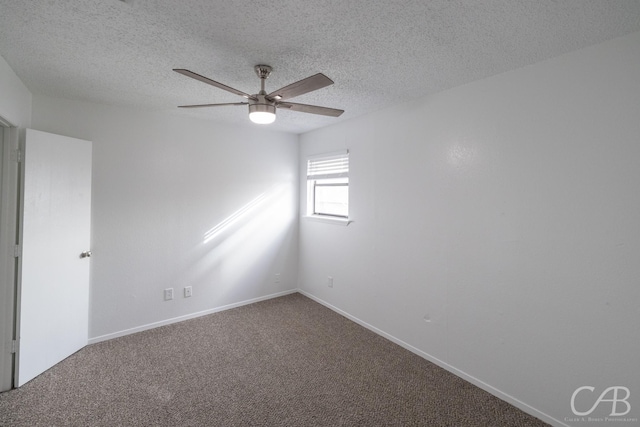 carpeted spare room featuring ceiling fan and a textured ceiling