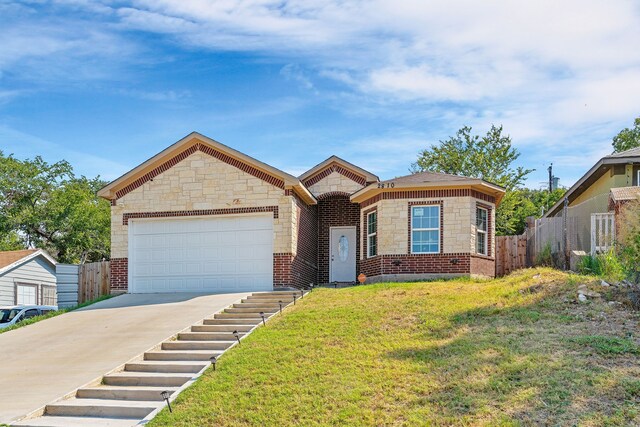 view of front of house featuring a front yard