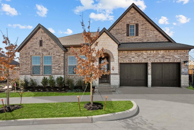 view of front of house featuring a front yard