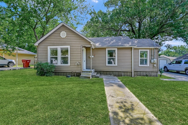 view of front of home featuring a front lawn