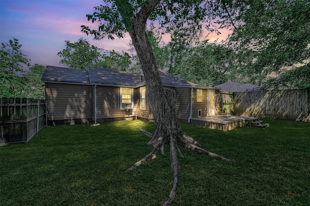 view of yard at dusk