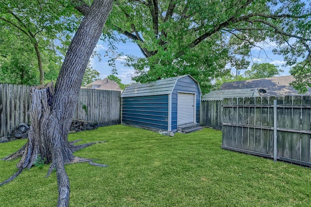 view of yard with a shed