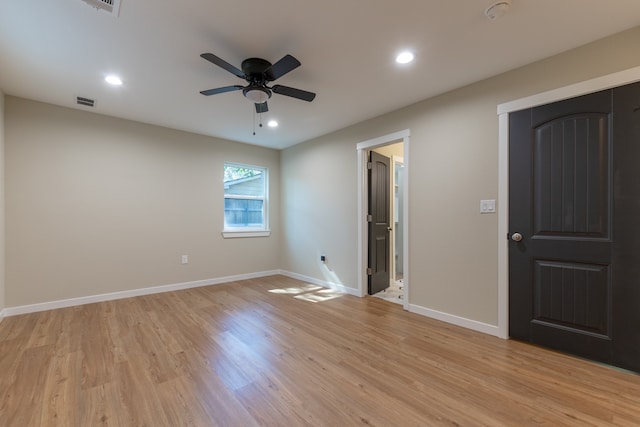 empty room featuring light hardwood / wood-style floors and ceiling fan