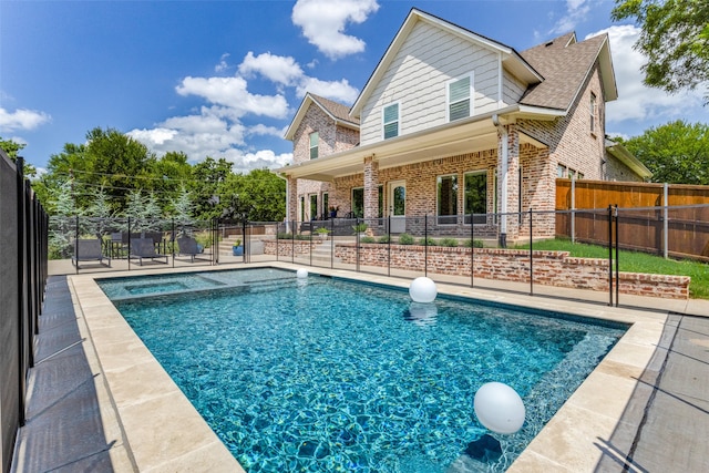 view of swimming pool