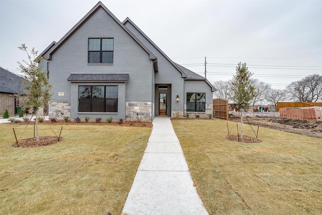 modern farmhouse featuring a front lawn