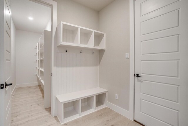 bathroom featuring vanity and decorative backsplash