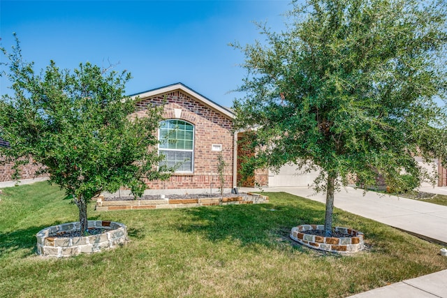 view of front facade with a garage and a front yard