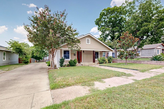 bungalow featuring a front yard and covered porch